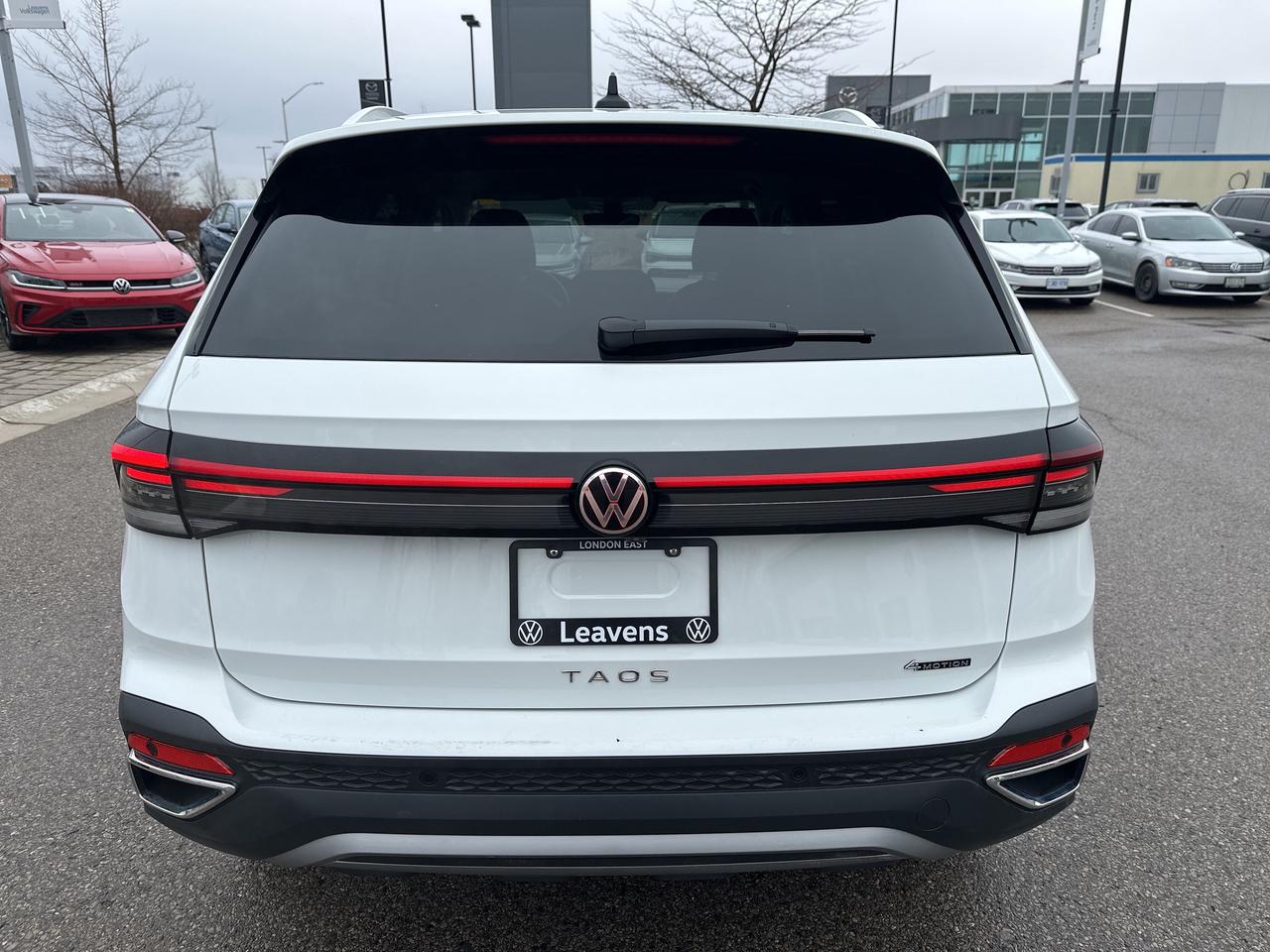 2025 Volkswagen Taos Comfortline 4Motion Photo