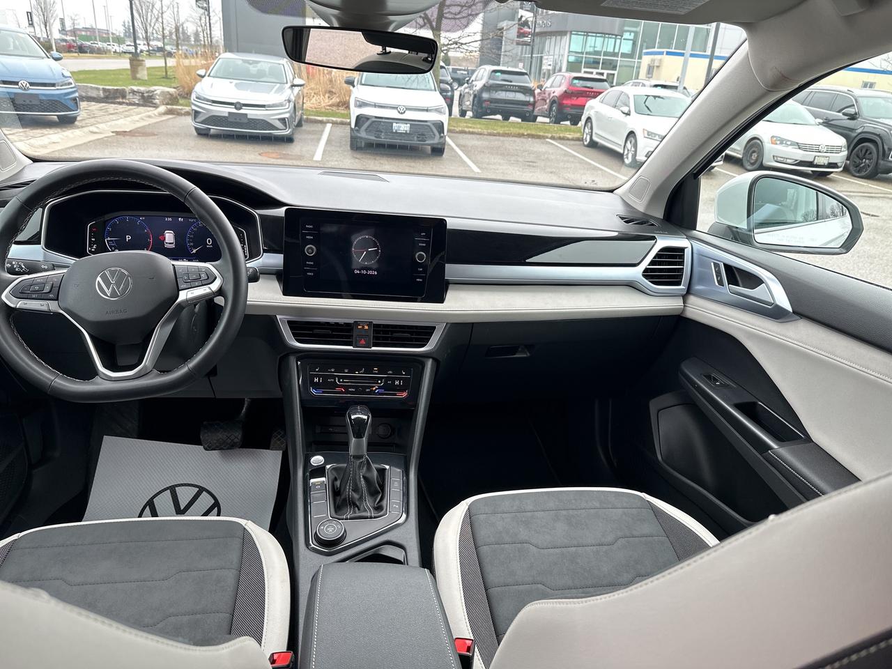 2025 Volkswagen Taos Comfortline 4Motion Photo