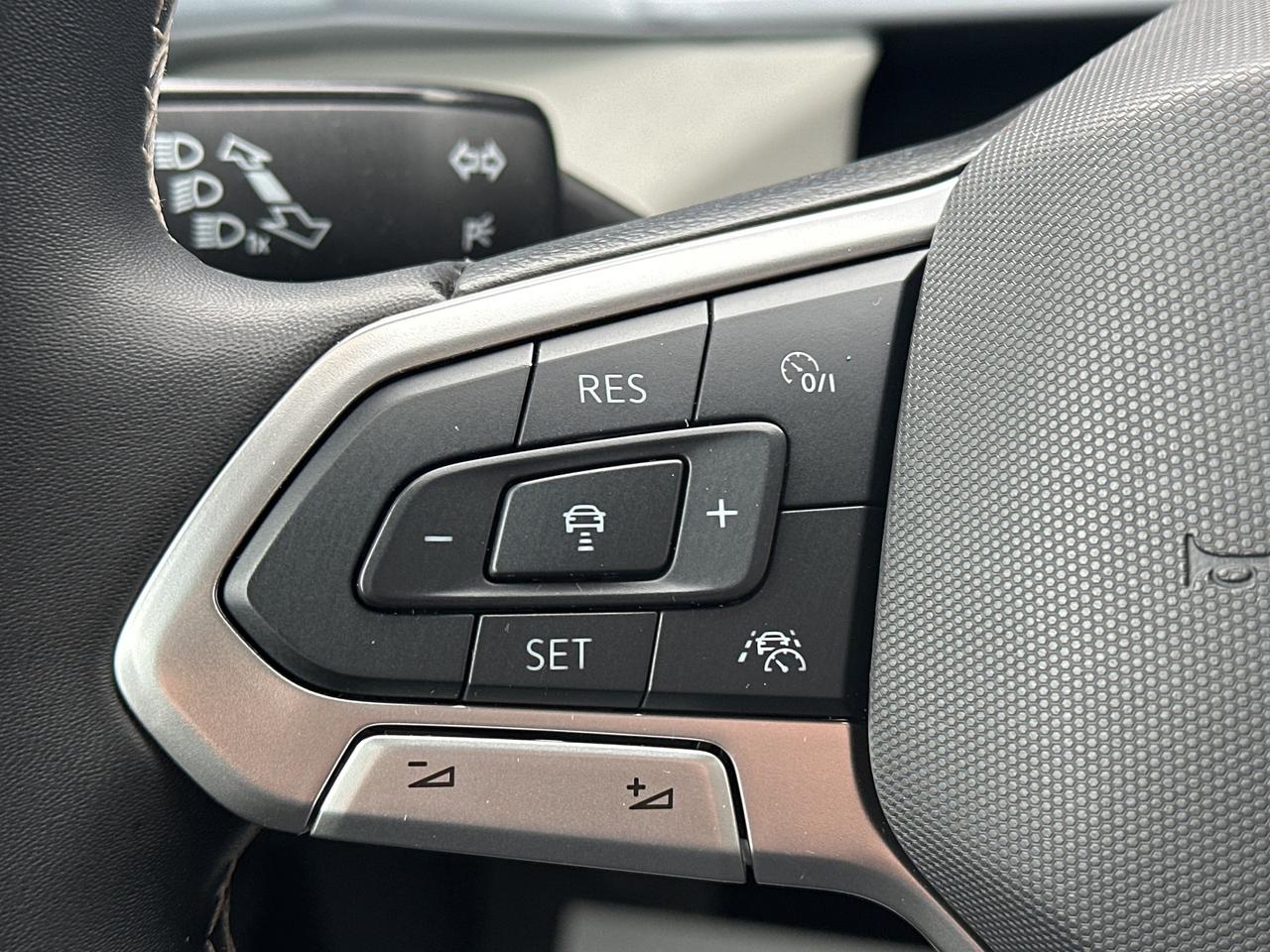 2025 Volkswagen Taos Comfortline 4Motion Photo