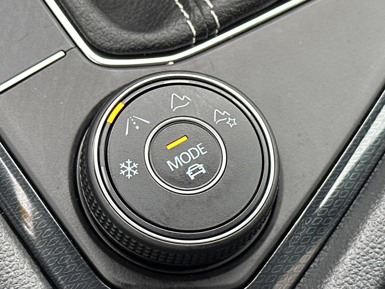 2025 Volkswagen Taos Comfortline 4Motion Photo