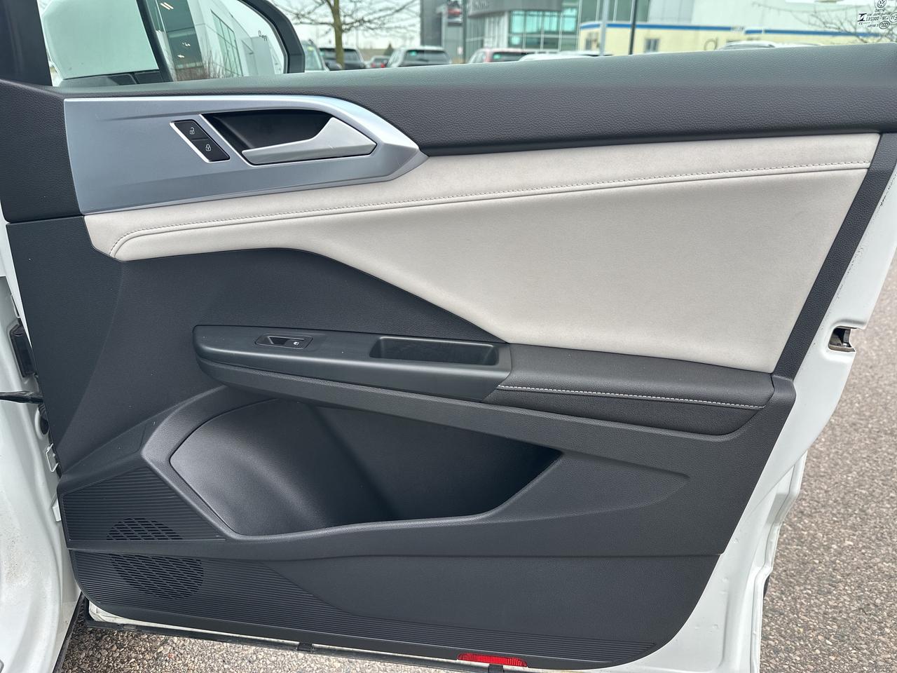 2025 Volkswagen Taos Comfortline 4Motion Photo