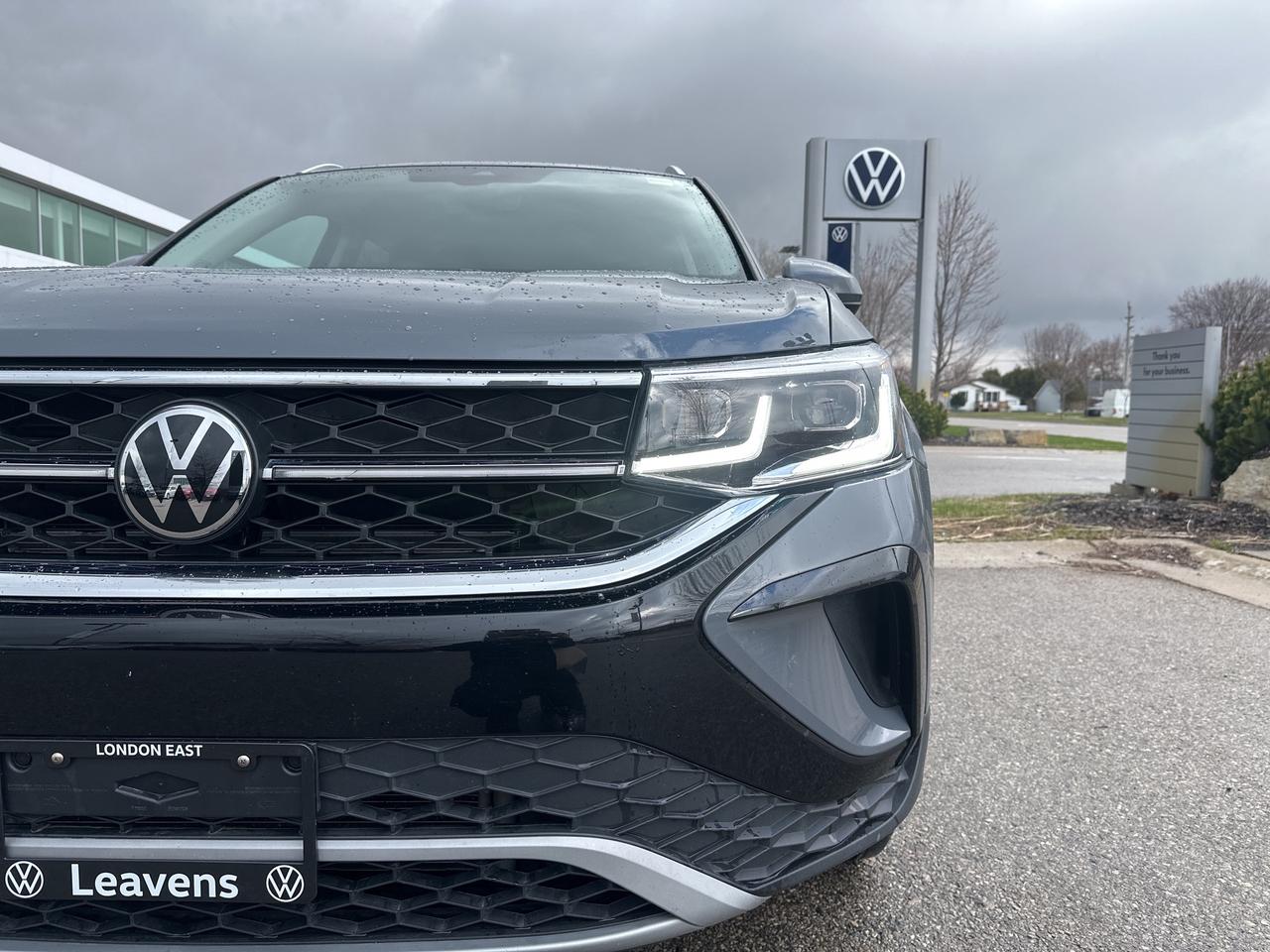 2023 Volkswagen Taos Highline 4MOTION Photo