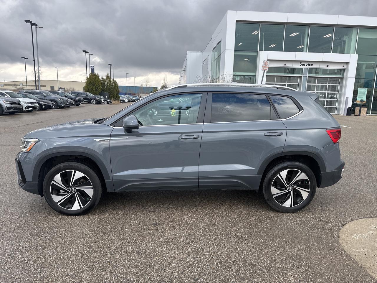 2023 Volkswagen Taos Highline 4MOTION Photo