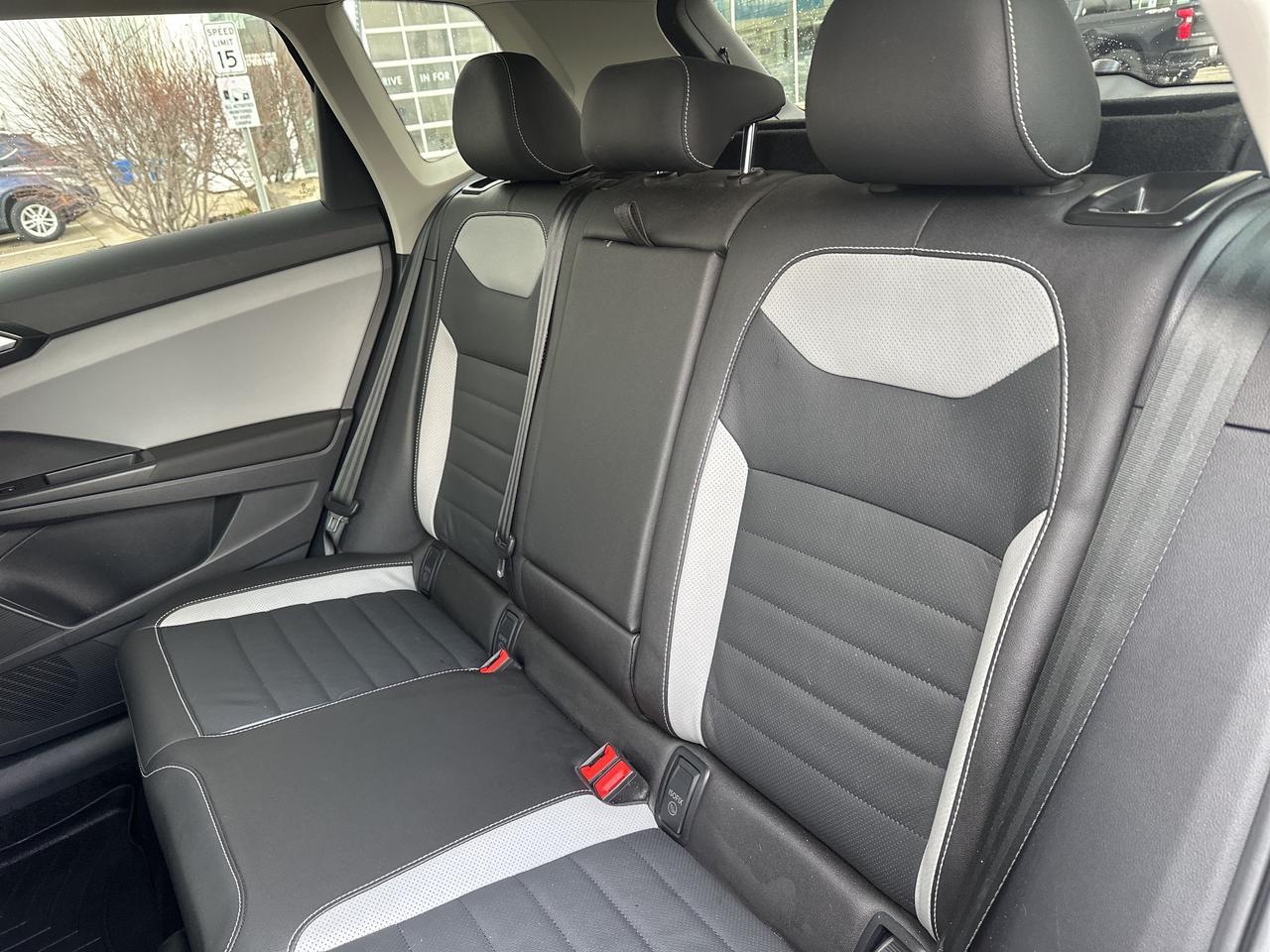 2023 Volkswagen Taos Highline 4MOTION Photo