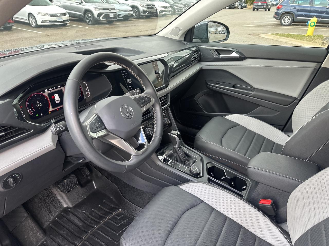 2023 Volkswagen Taos Highline 4MOTION Photo