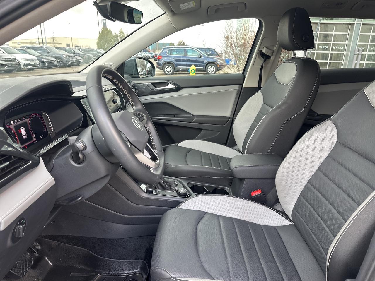 2023 Volkswagen Taos Highline 4MOTION Photo