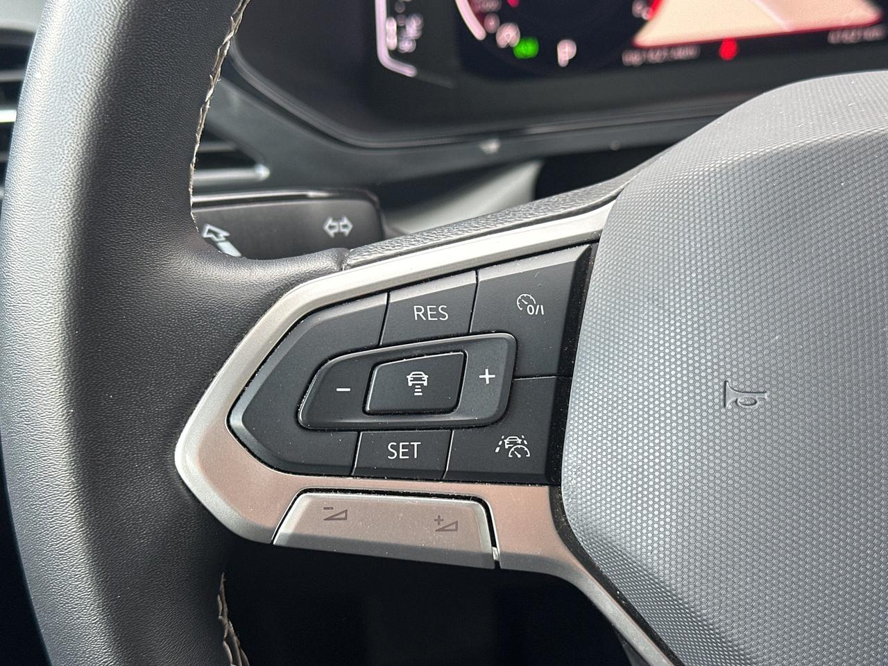 2023 Volkswagen Taos Highline 4MOTION Photo