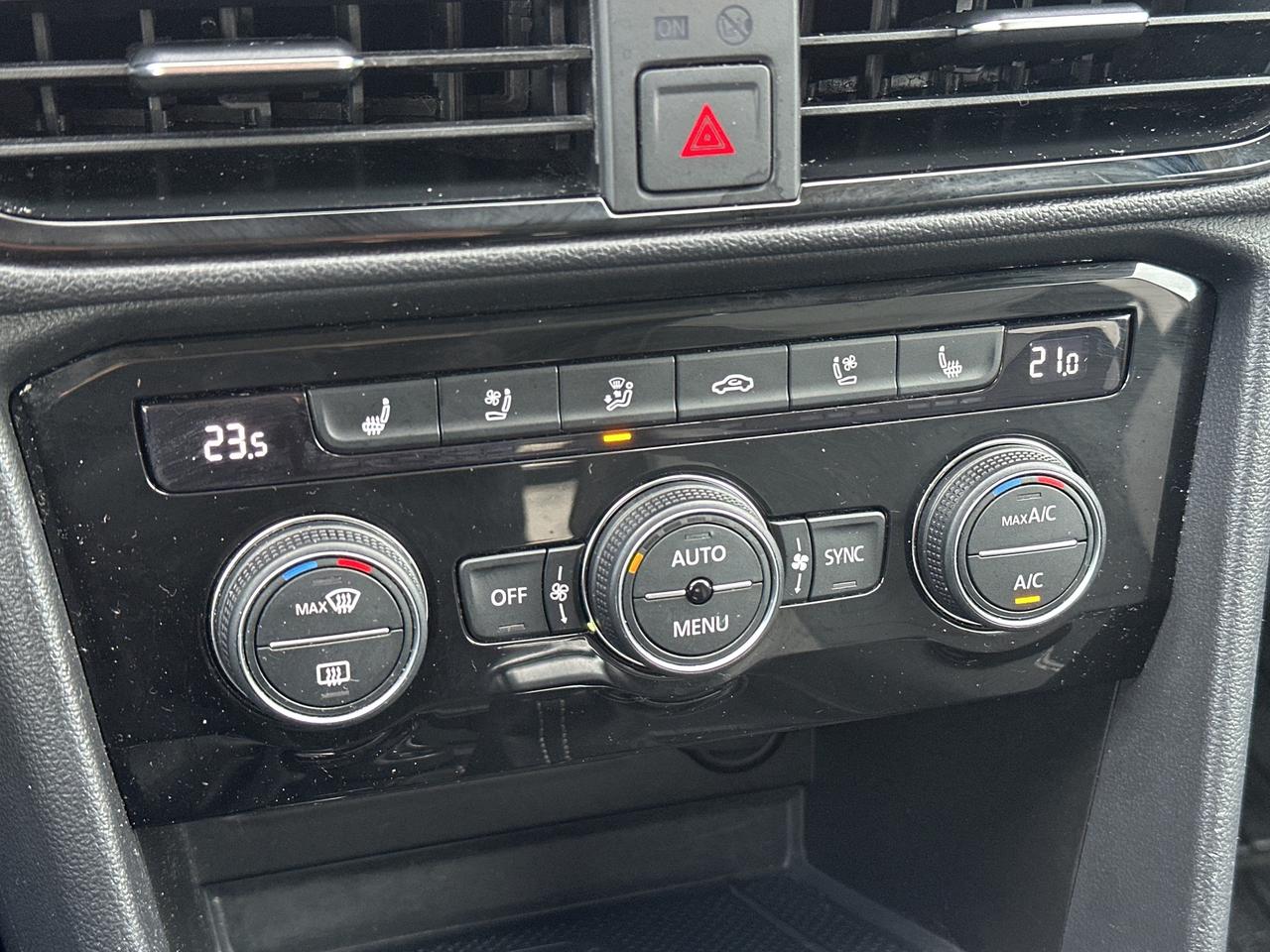 2023 Volkswagen Taos Highline 4MOTION Photo