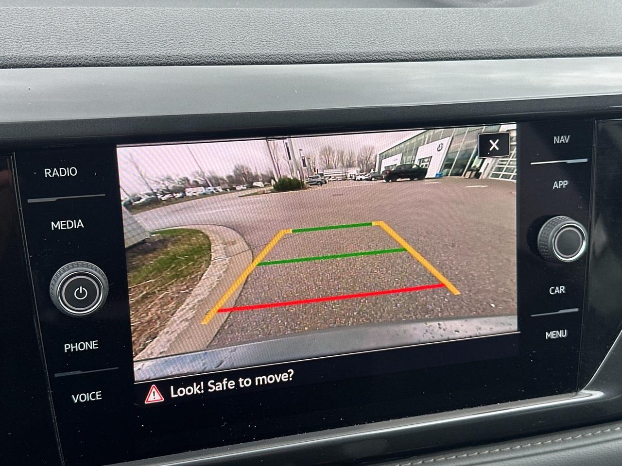 2023 Volkswagen Taos Highline 4MOTION Photo