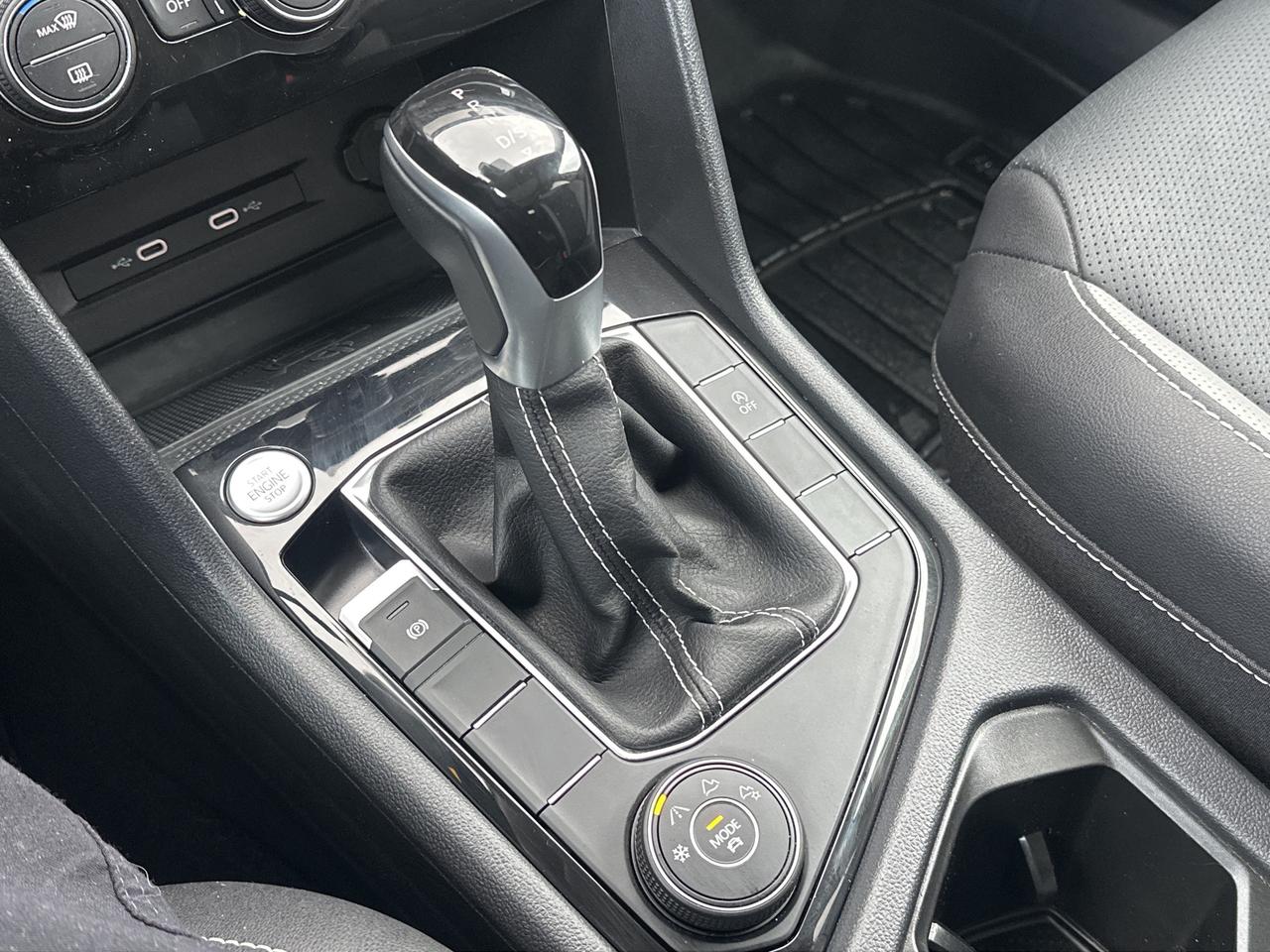 2023 Volkswagen Taos Highline 4MOTION Photo