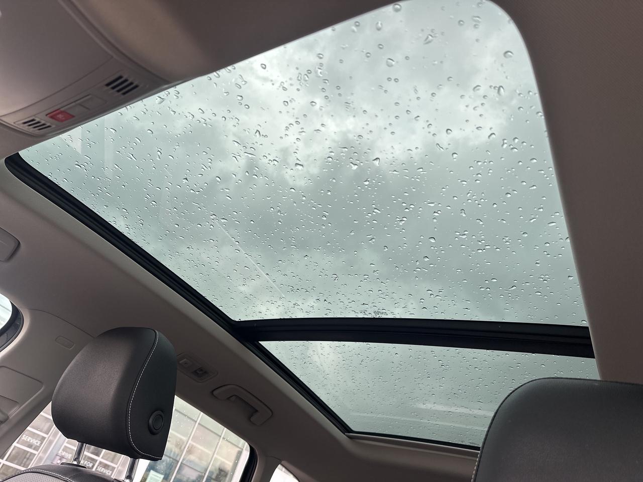 2023 Volkswagen Taos Highline 4MOTION Photo