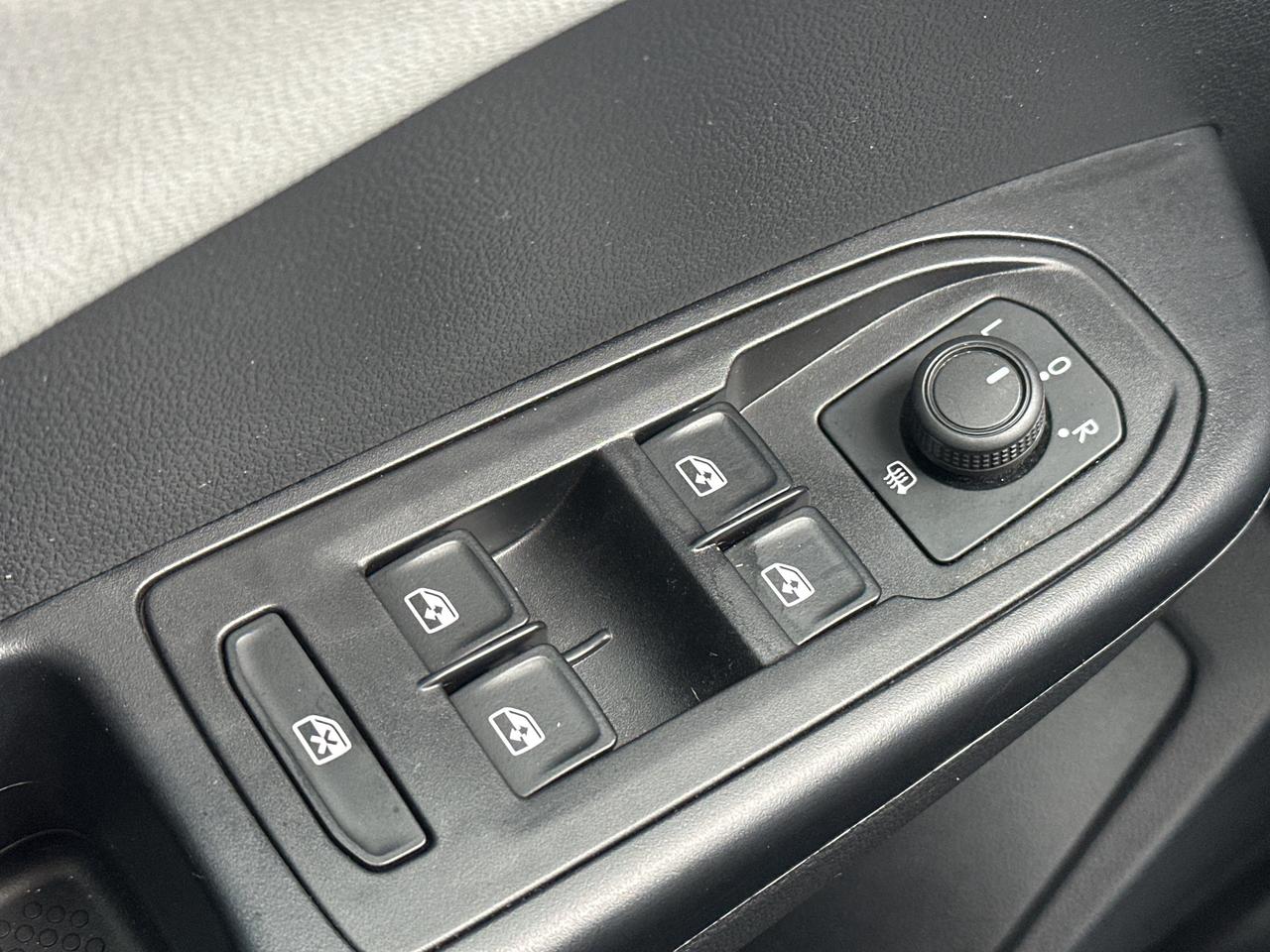 2023 Volkswagen Taos Highline 4MOTION Photo