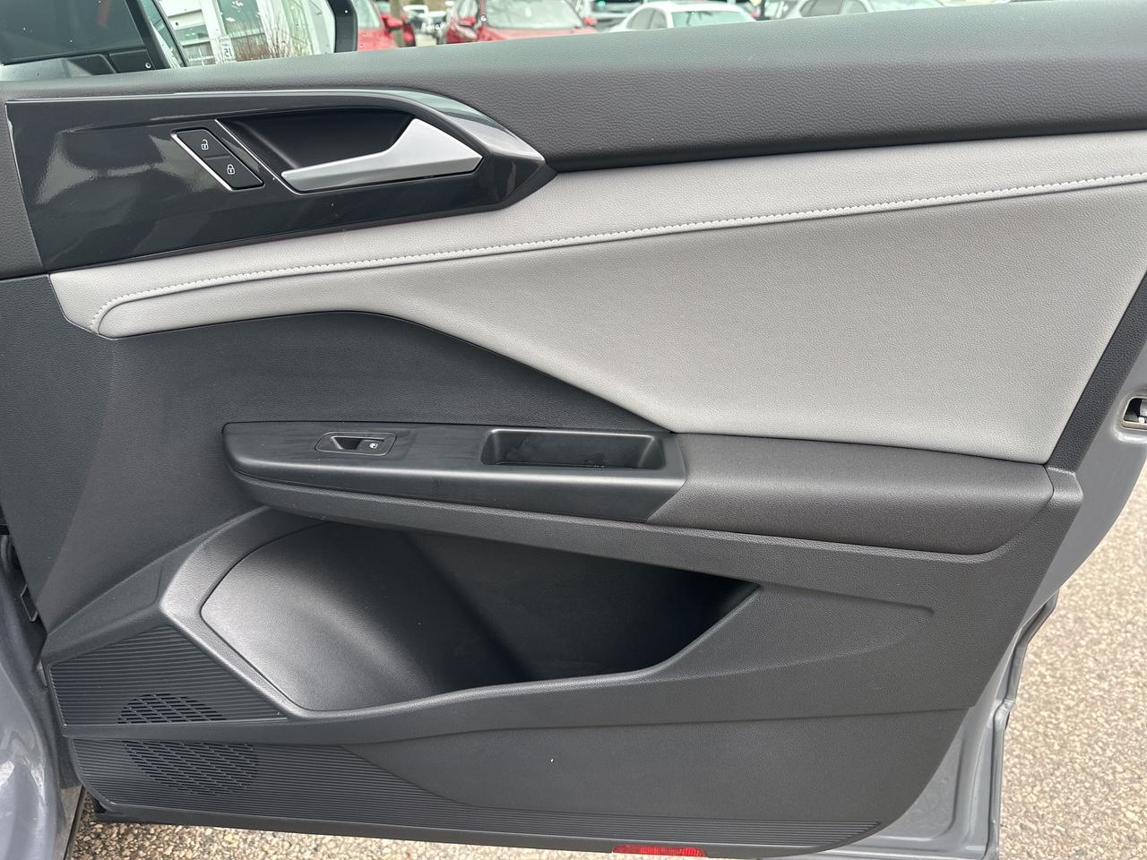 2023 Volkswagen Taos Highline 4MOTION Photo