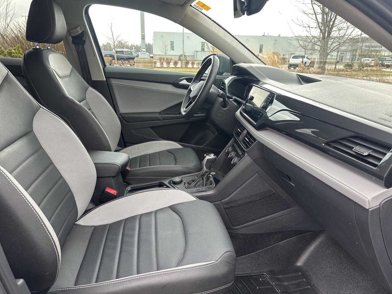 2023 Volkswagen Taos Highline 4MOTION Photo