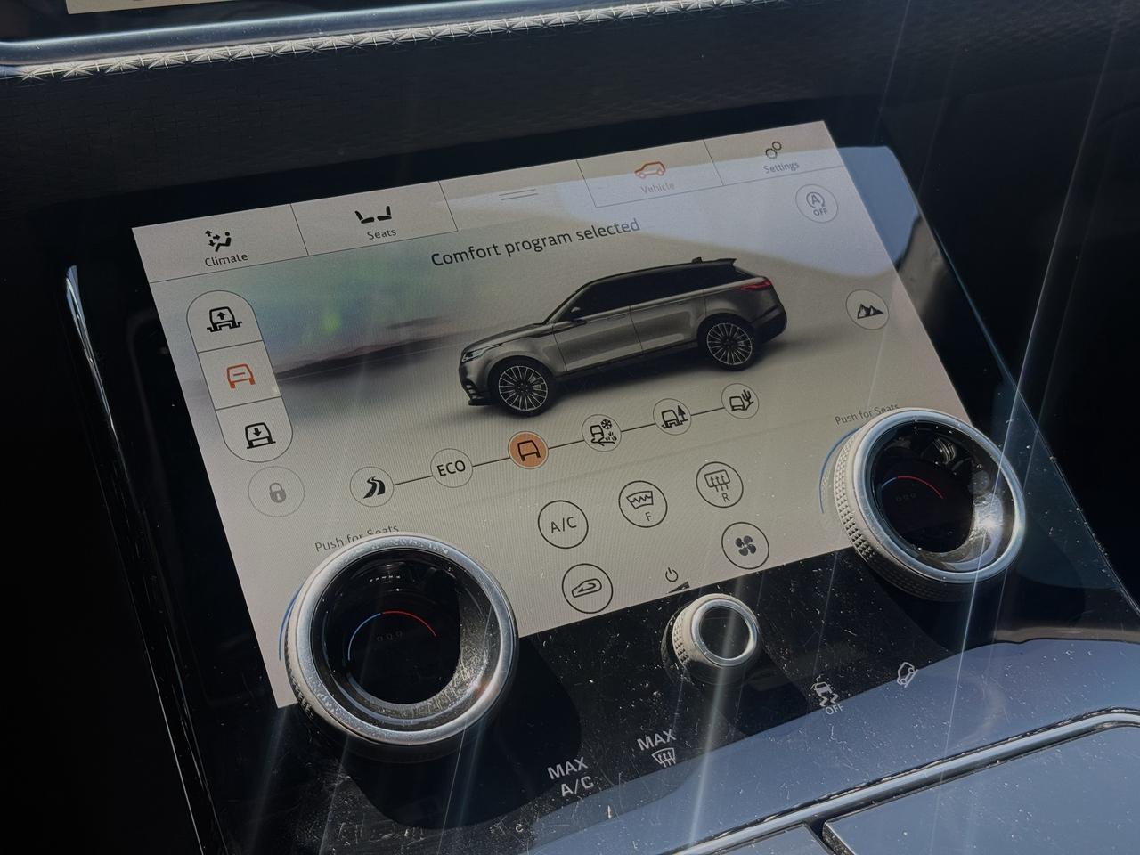 2018 Land Rover Range Rover Velar P380 l R-Dynamic l SE l AWD l 3.0 l V6 l 380HP Photo