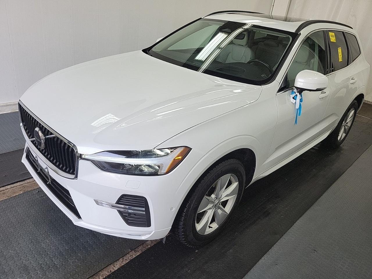 2022 Volvo XC60 Volvo Warranty l B5 l Momentum l AWD l 2 Tire Sets Photo0