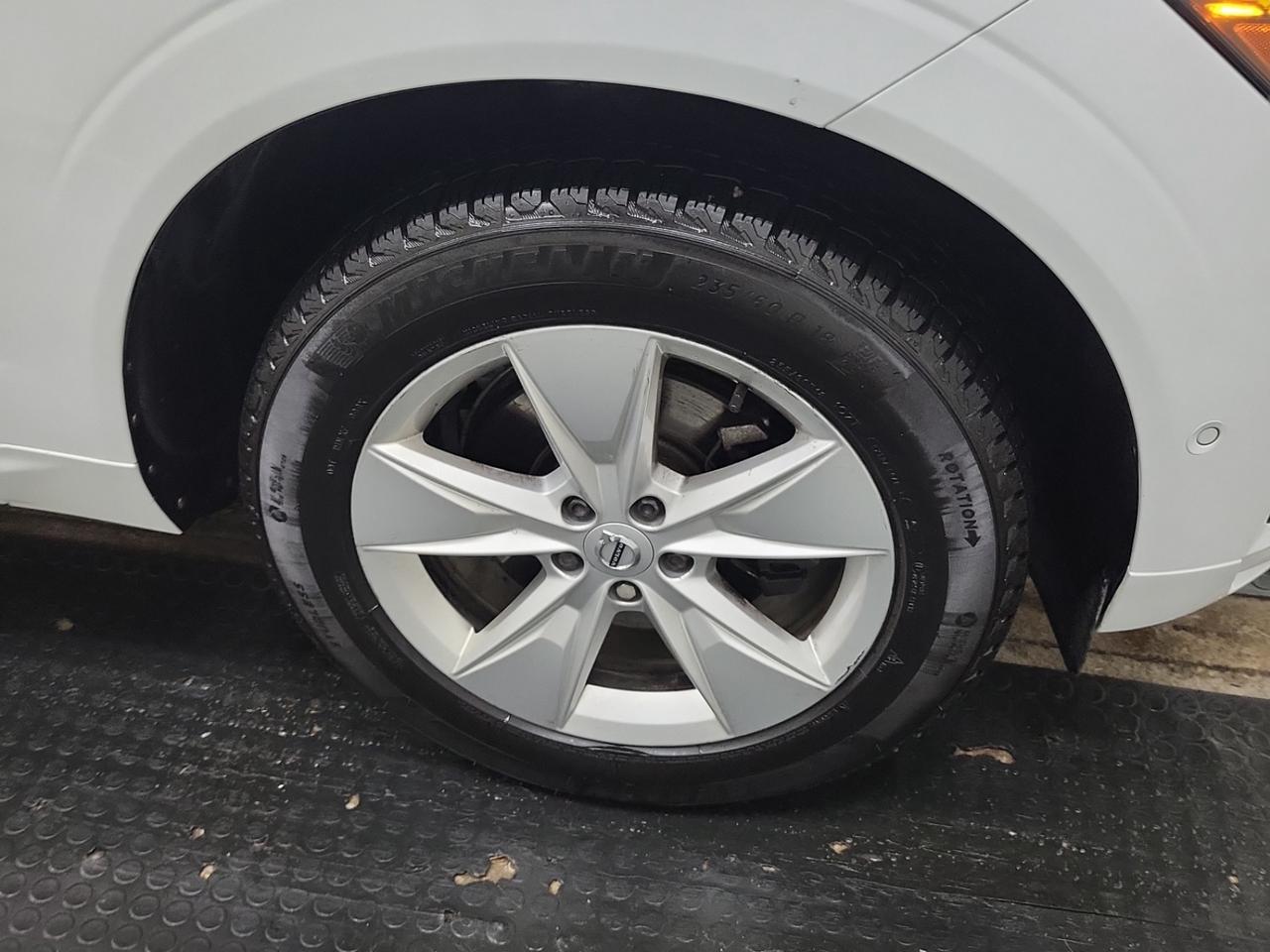 2022 Volvo XC60 Volvo Warranty l B5 l Momentum l AWD l 2 Tire Sets Photo