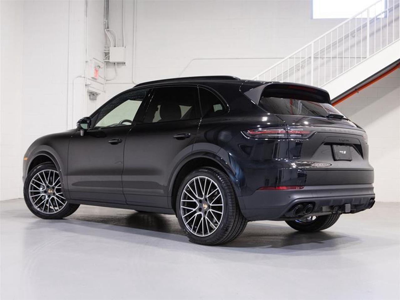 2023 Porsche Cayenne  Photo2