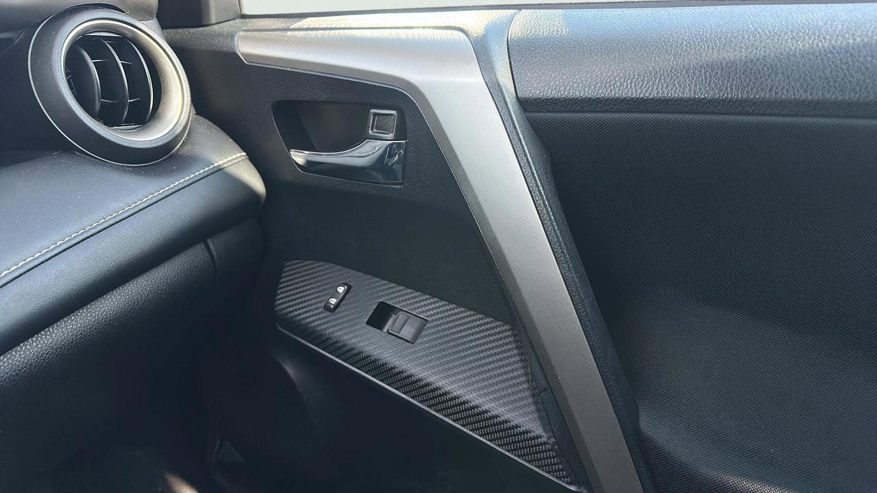 2014 Toyota RAV4 FWD 4dr XLE Photo