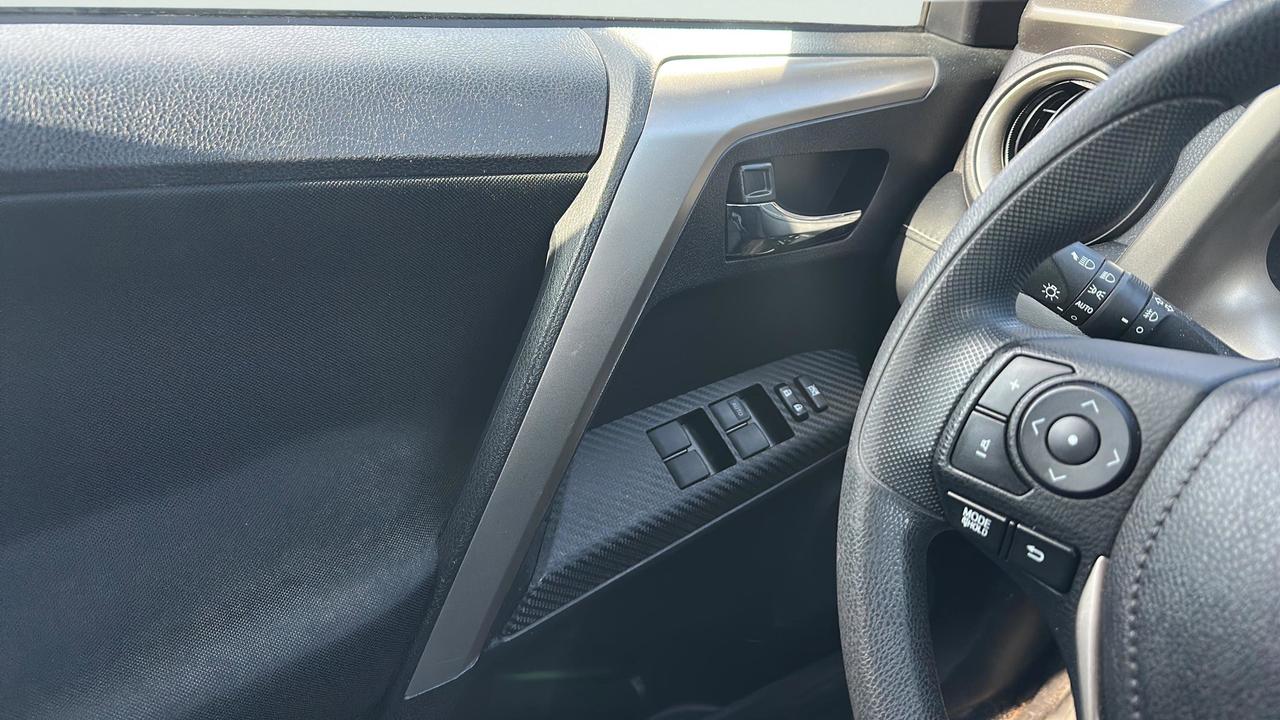 2014 Toyota RAV4 FWD 4dr XLE Photo
