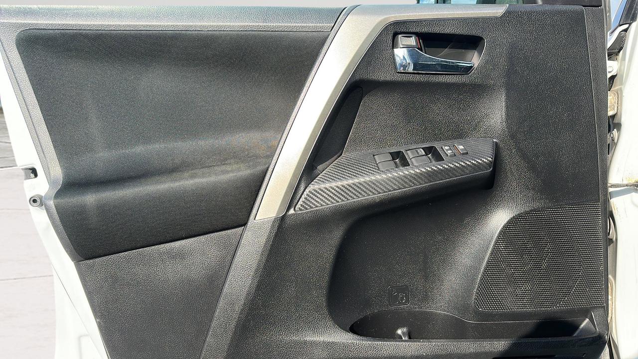 2014 Toyota RAV4 FWD 4dr XLE Photo
