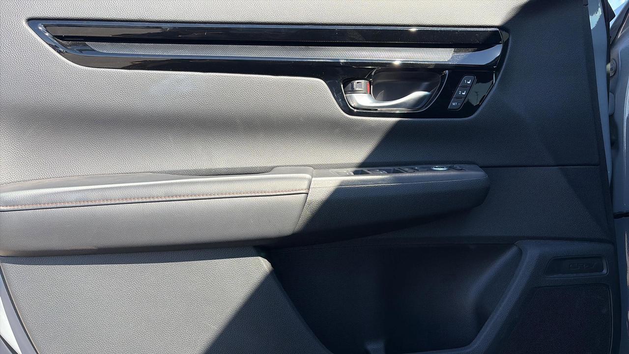 2024 Honda CR-V Hybrid Touring AWD Photo