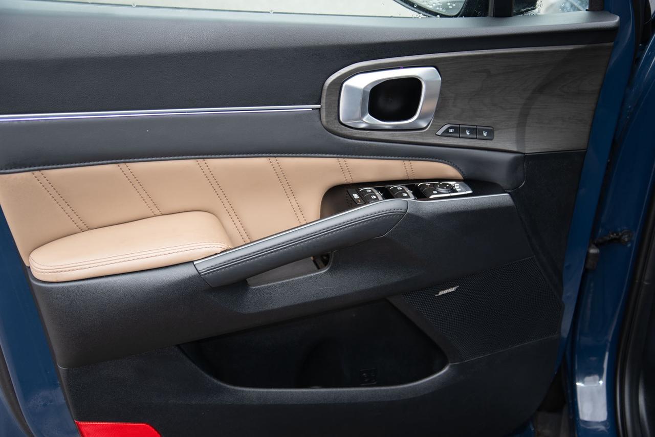 2025 Kia Sorento XLINE LTD   BROWN INT   PANO ROOF   MEMORY SEATS Photo