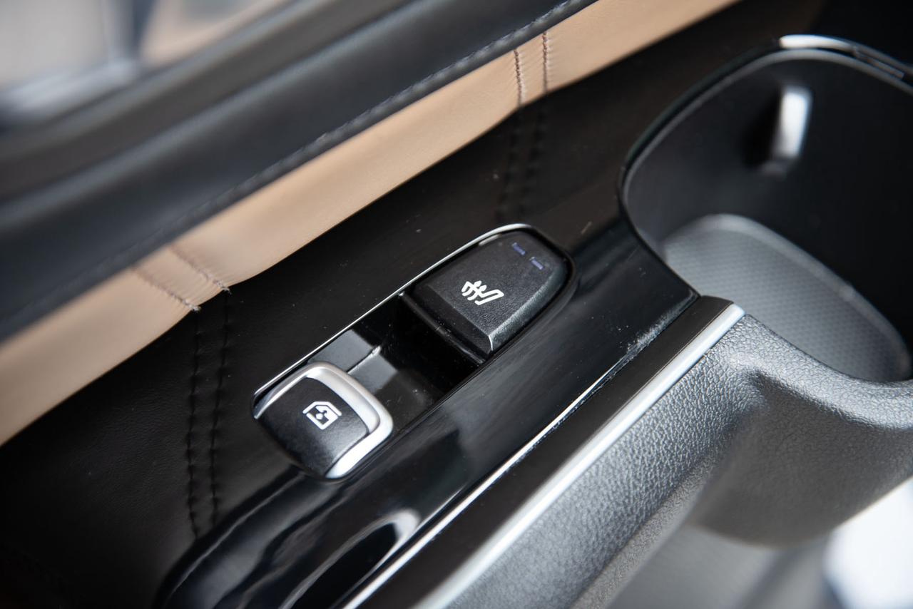 2025 Kia Sorento XLINE LTD   BROWN INT   PANO ROOF   MEMORY SEATS Photo