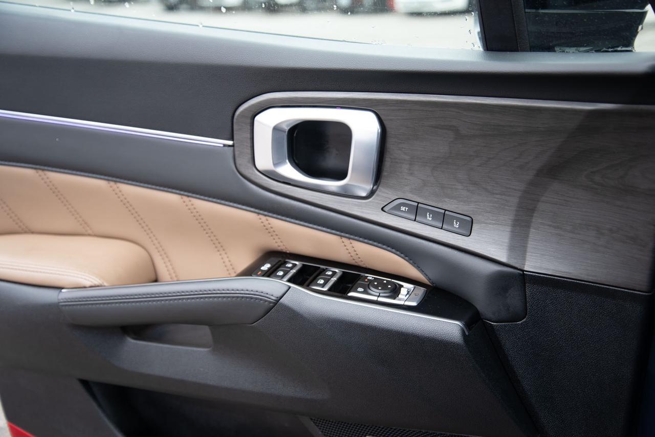 2025 Kia Sorento XLINE LTD   BROWN INT   PANO ROOF   MEMORY SEATS Photo