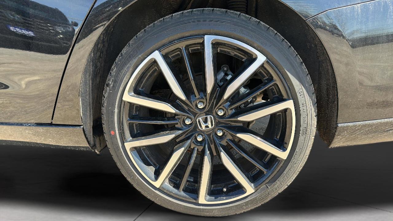 2025 Honda Accord Hybrid Touring eCVT Photo