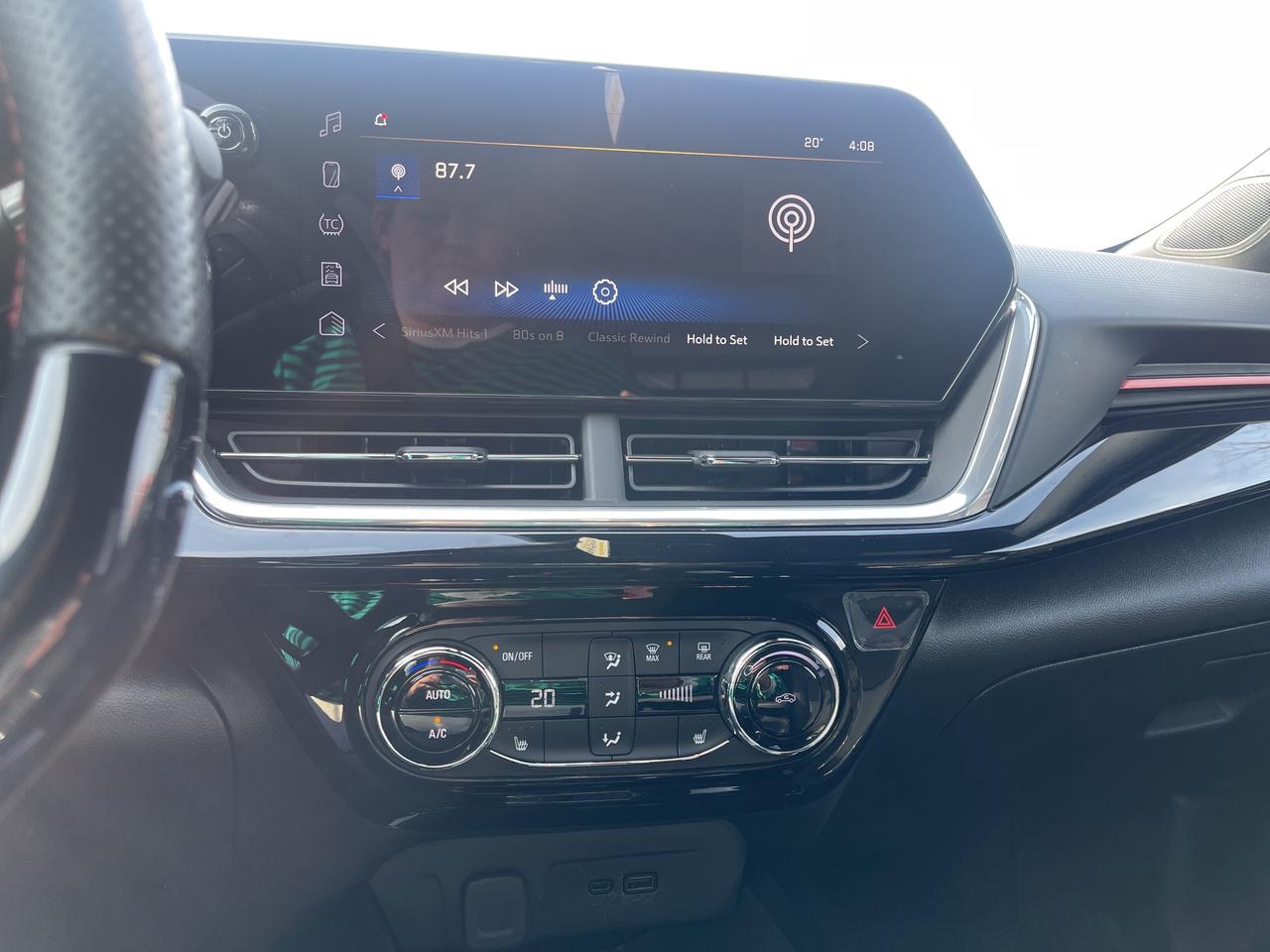 2024 Chevrolet Trax FWD 2RS Sunroof Leather Remote Start Back Up Cam Photo