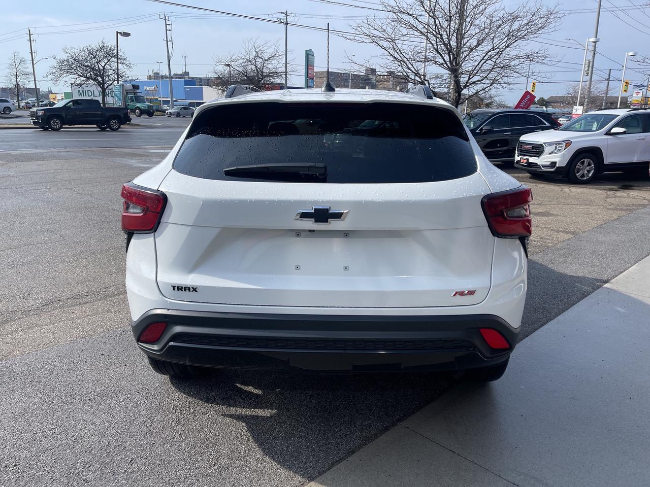 2024 Chevrolet Trax FWD 2RS Sunroof Leather Remote Start Back Up Cam Photo