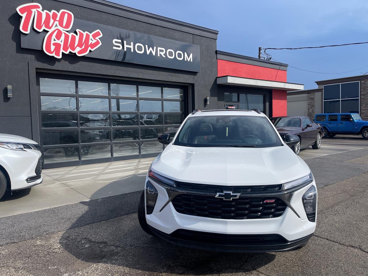 2024 Chevrolet Trax FWD 2RS Sunroof Leather Remote Start Back Up Cam Photo