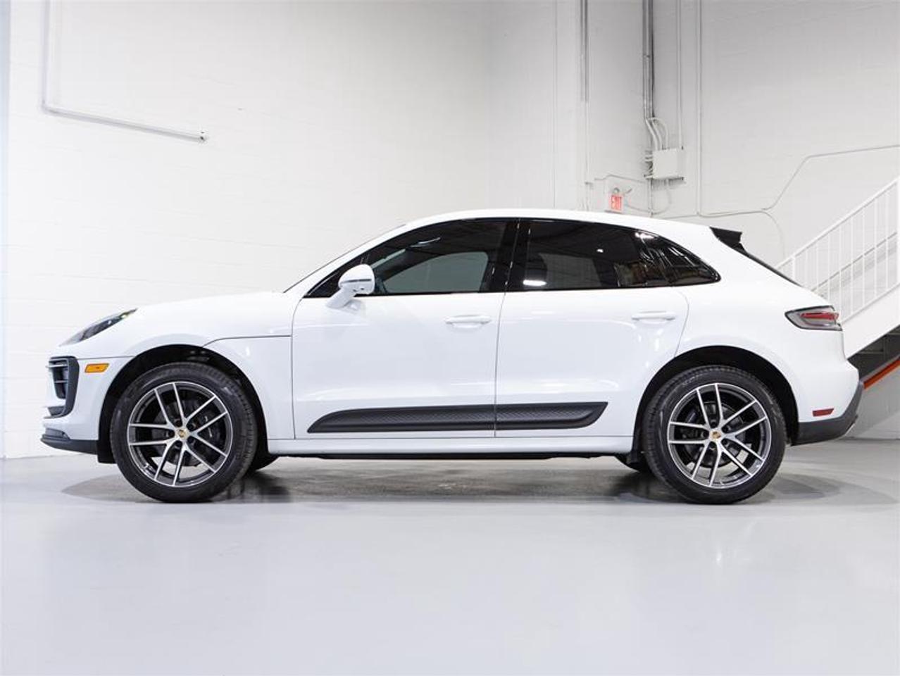 2024 Porsche Macan AWD Photo