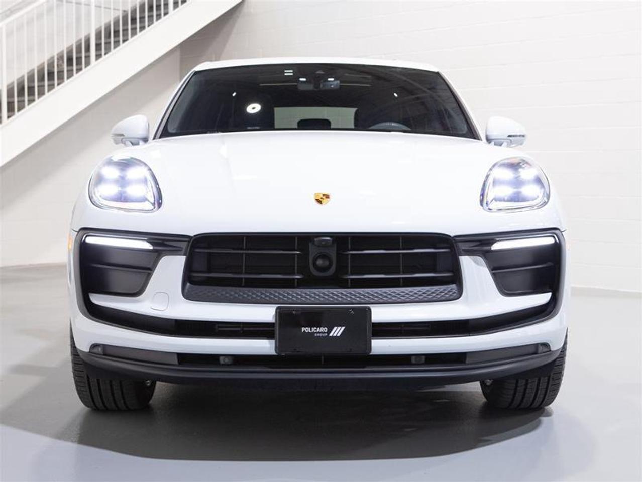 2024 Porsche Macan AWD Photo