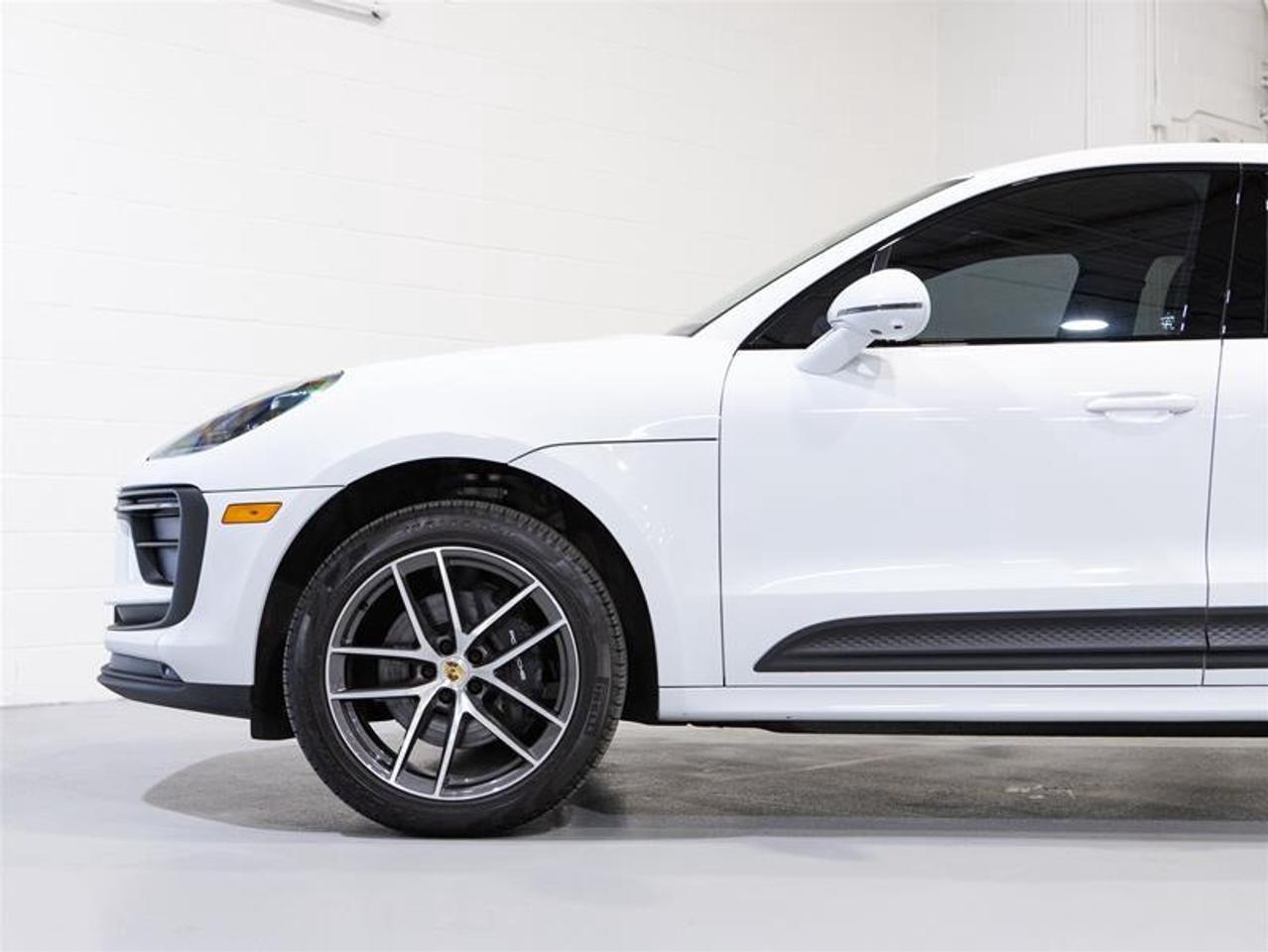 2024 Porsche Macan AWD Photo