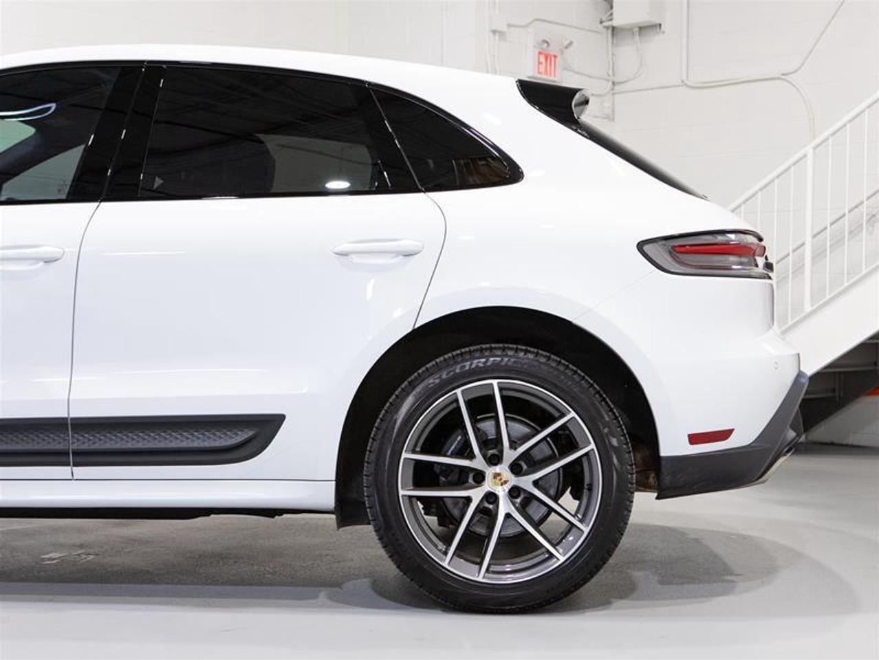 2024 Porsche Macan AWD Photo