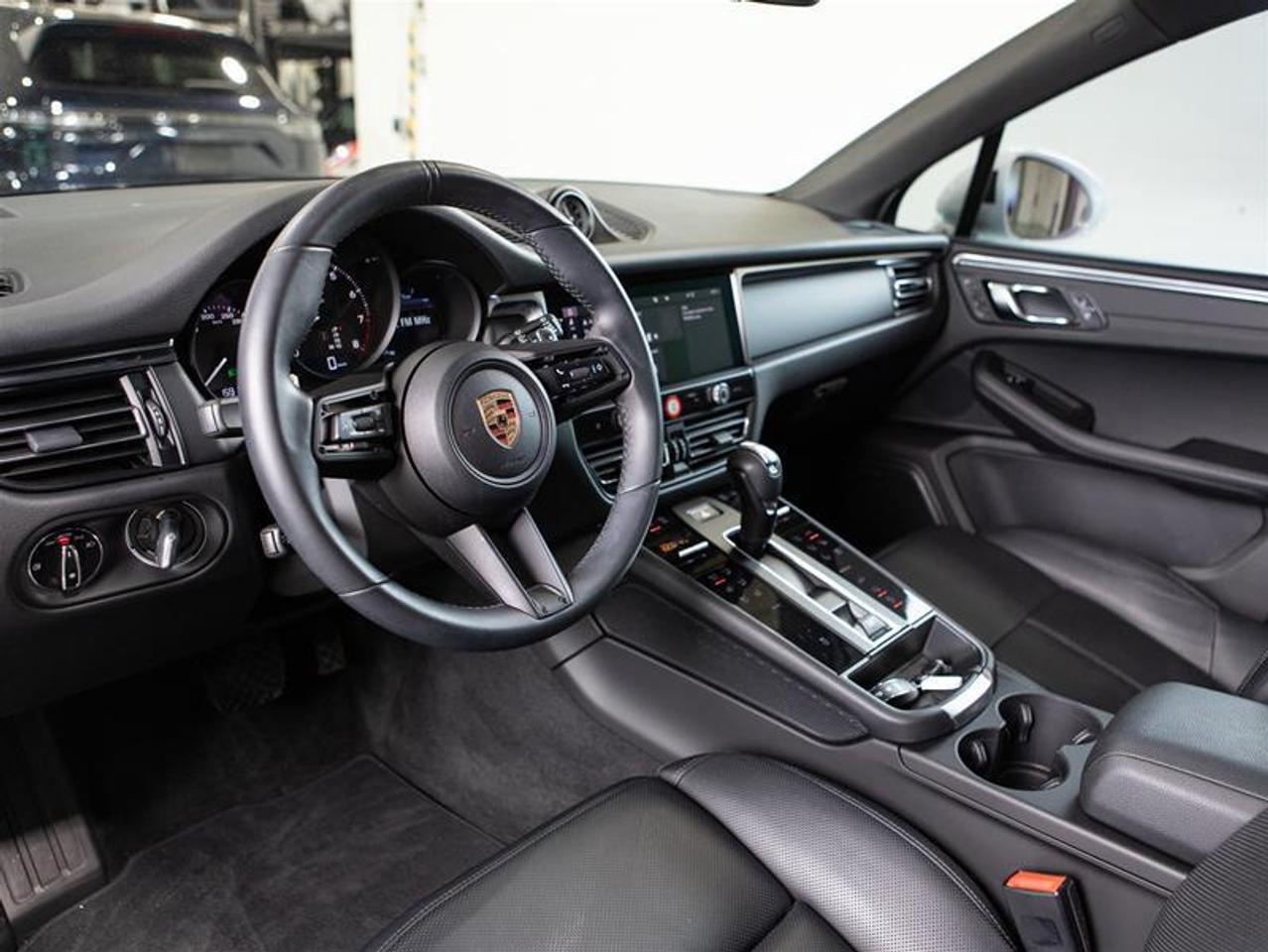 2024 Porsche Macan AWD Photo