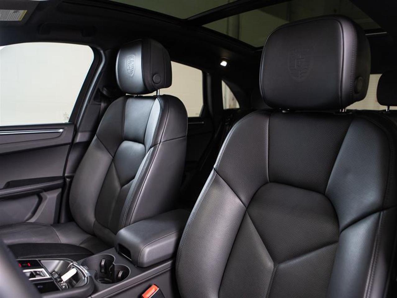 2024 Porsche Macan AWD Photo