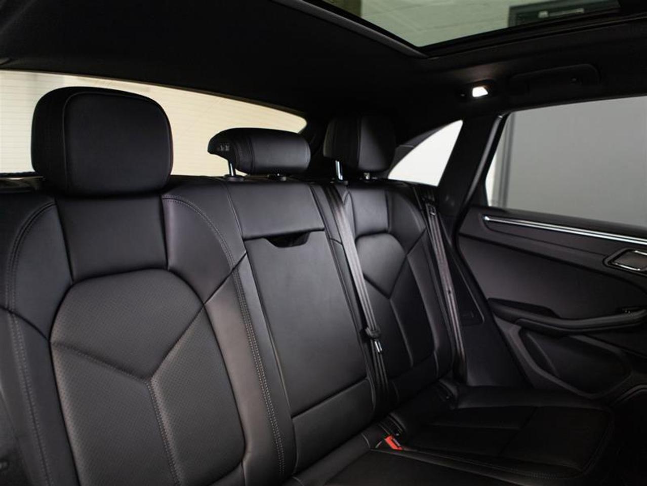 2024 Porsche Macan AWD Photo