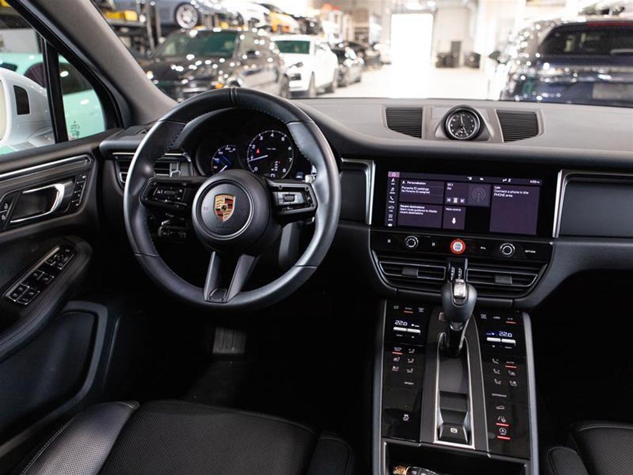 2024 Porsche Macan AWD Photo