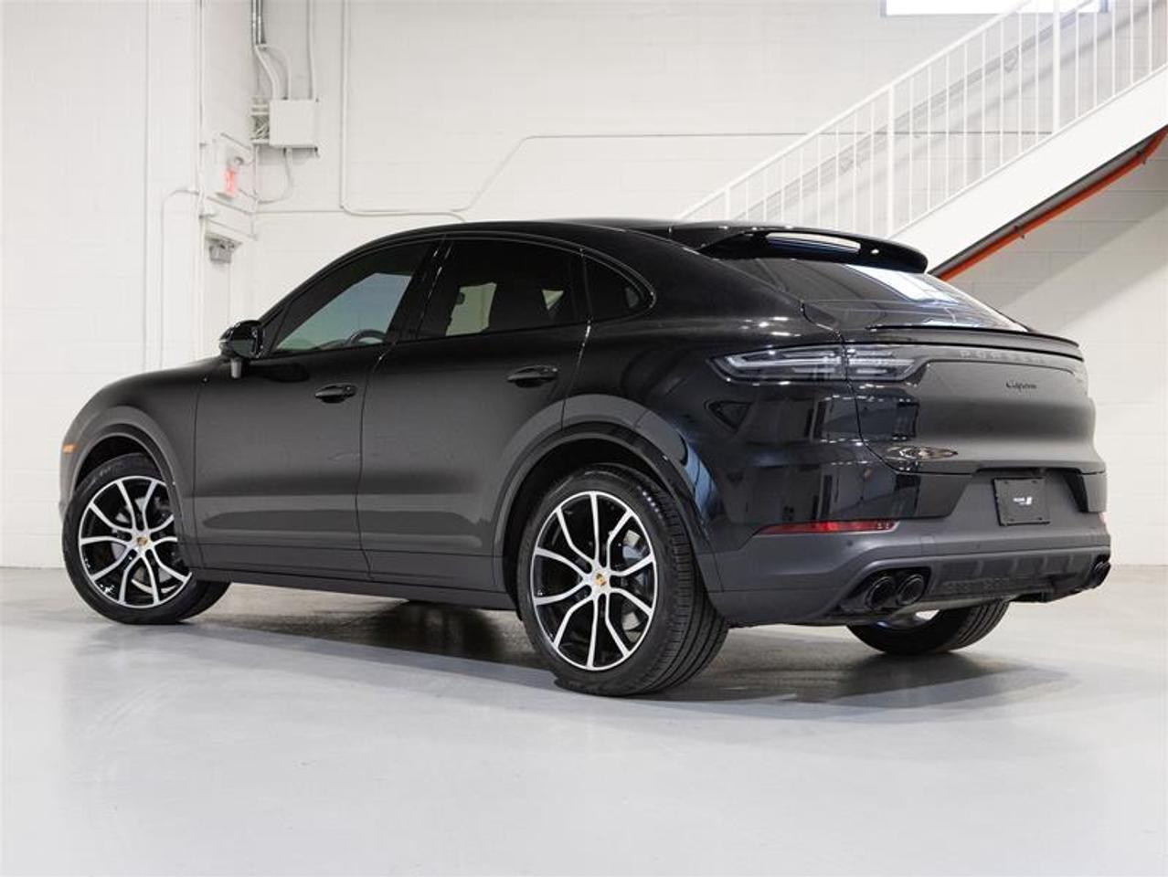 2023 Porsche Cayenne Platinum Edition Photo