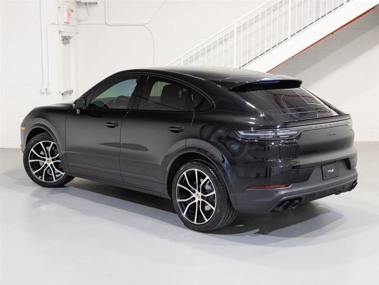 2023 Porsche Cayenne Platinum Edition Photo