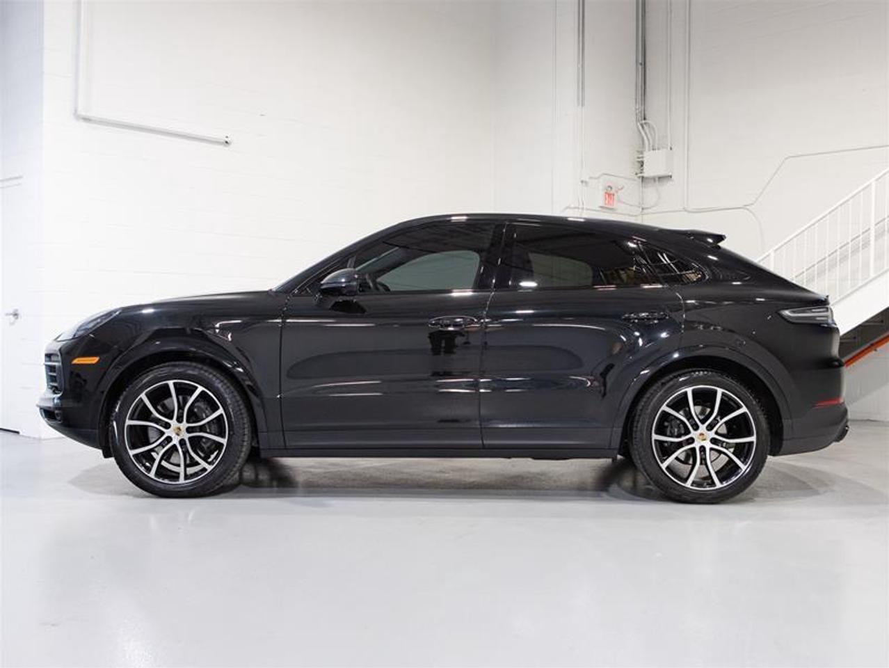 2023 Porsche Cayenne Platinum Edition Photo
