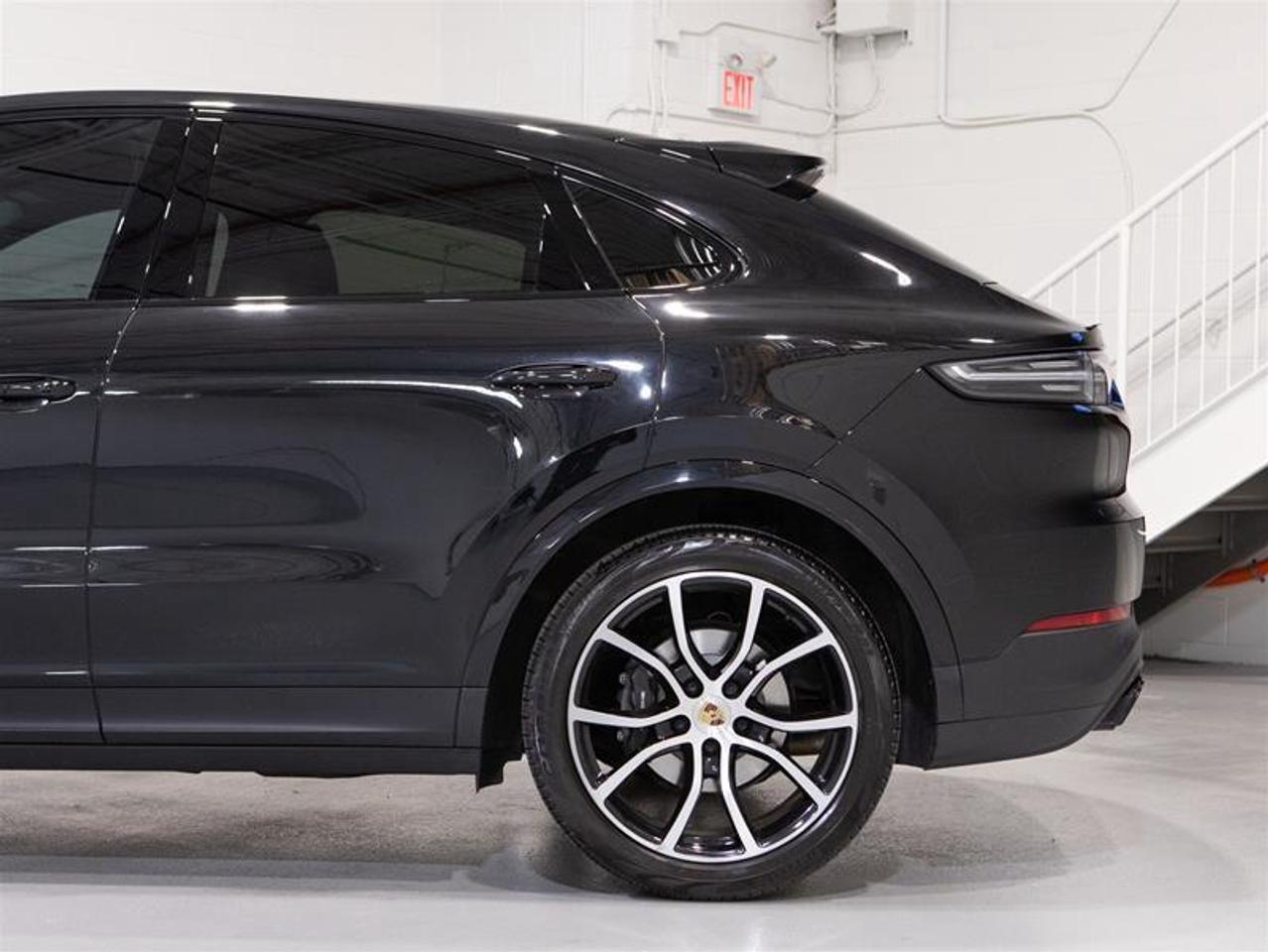 2023 Porsche Cayenne Platinum Edition Photo
