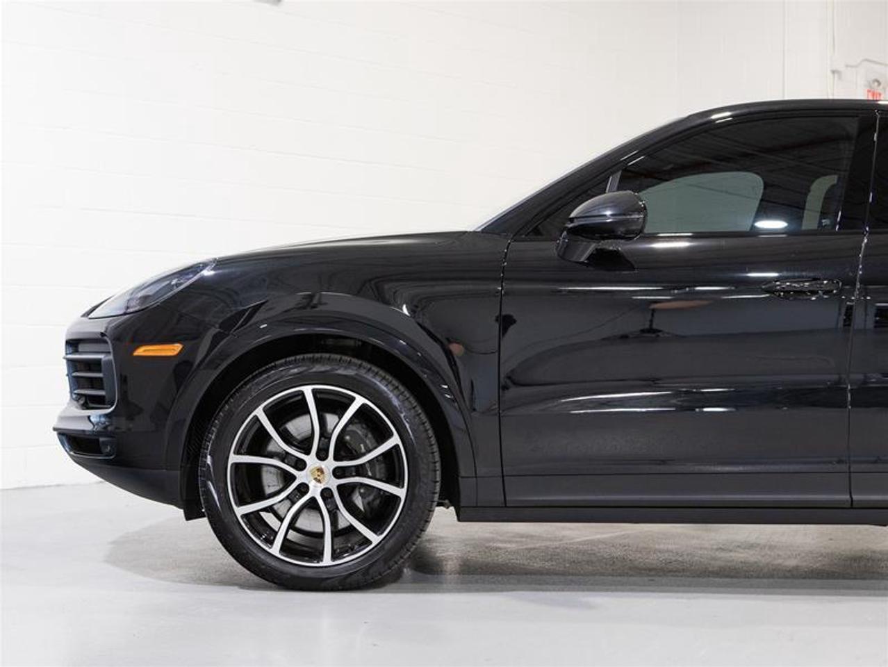 2023 Porsche Cayenne Platinum Edition Photo