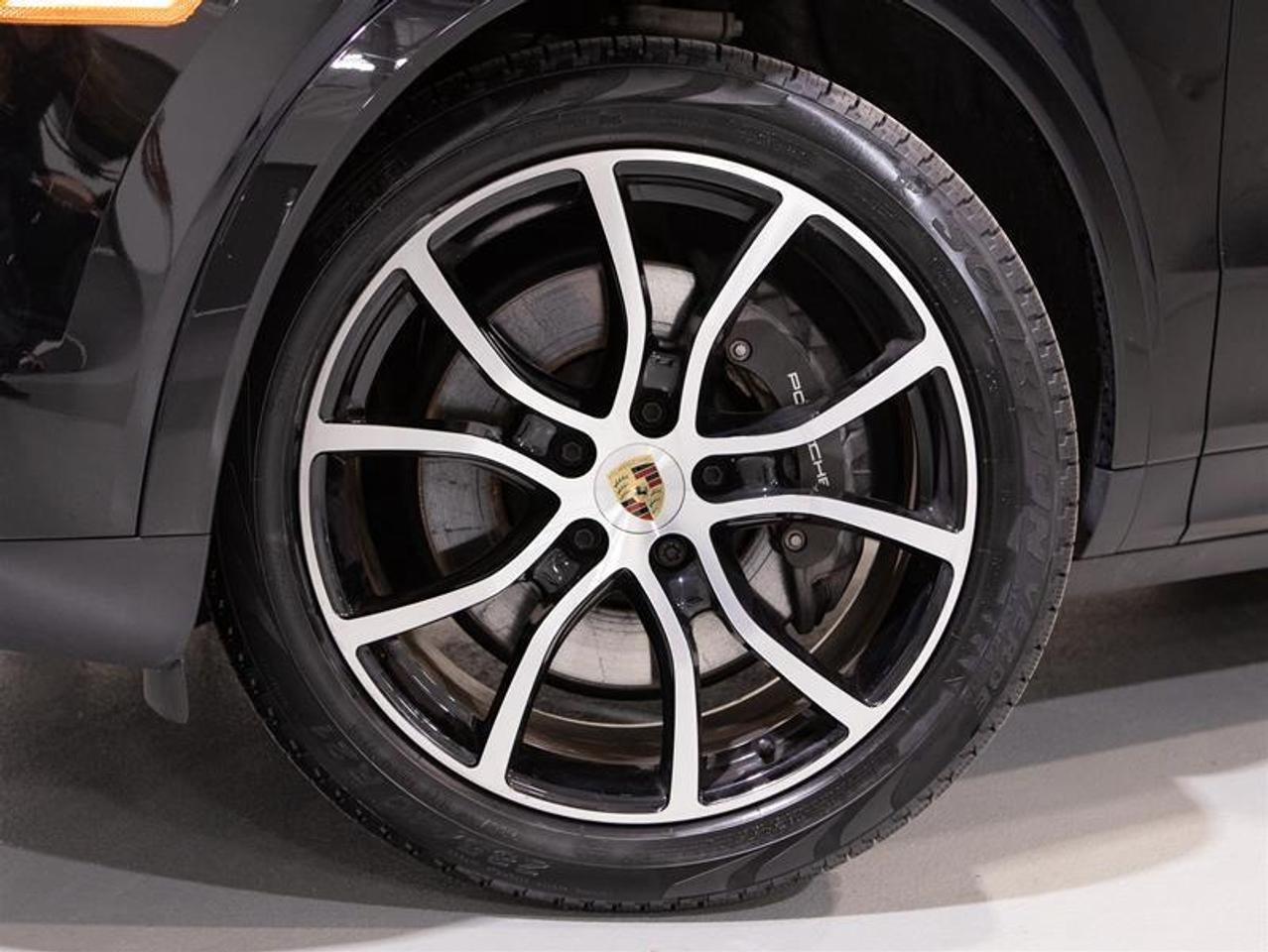 2023 Porsche Cayenne Platinum Edition Photo