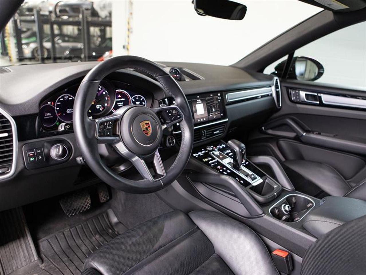 2023 Porsche Cayenne Platinum Edition Photo