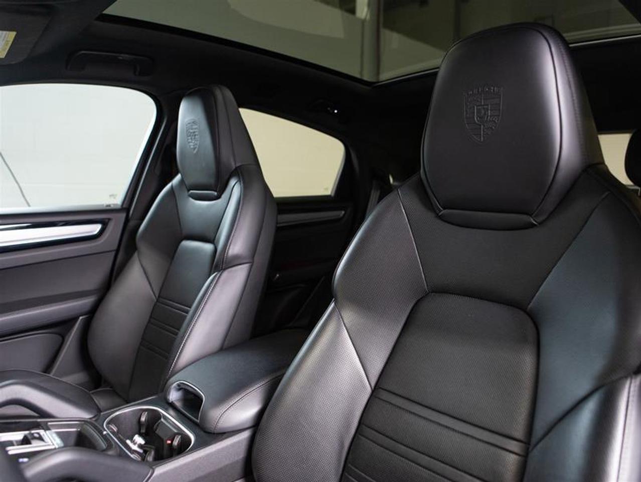 2023 Porsche Cayenne Platinum Edition Photo