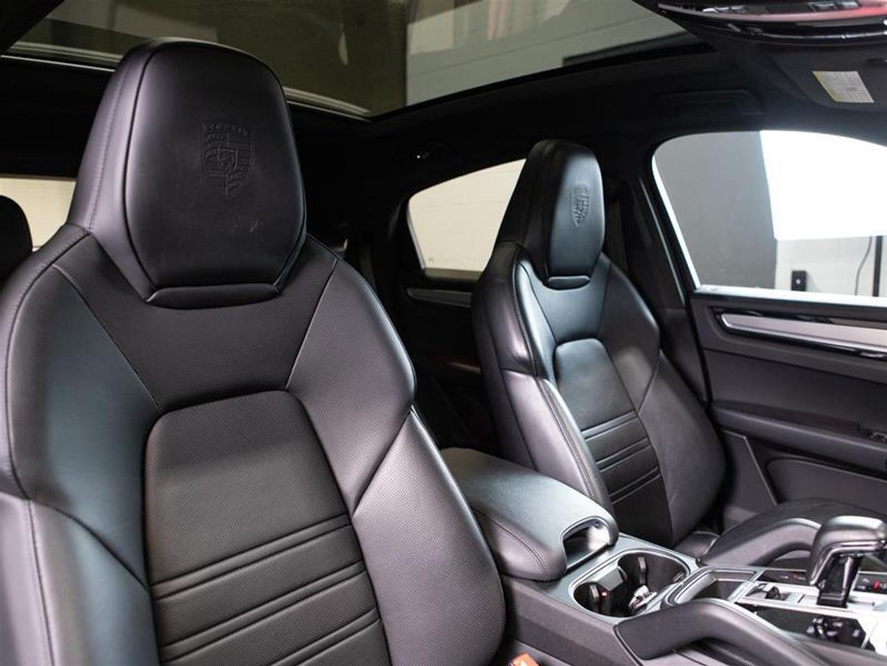 2023 Porsche Cayenne Platinum Edition Photo
